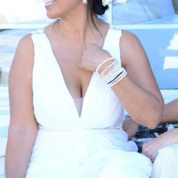 Beautiful White dress - Picture 5 of 7